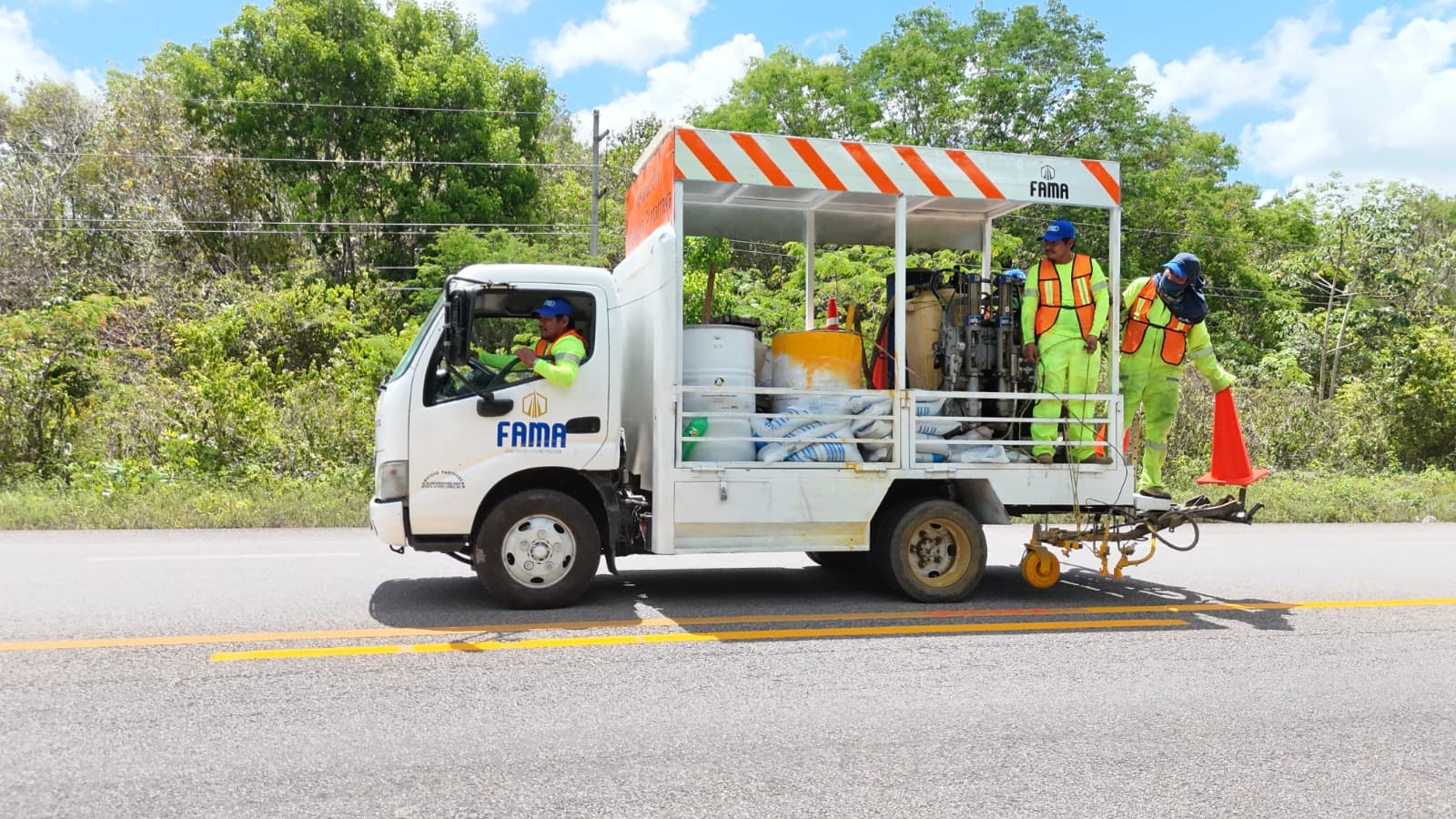 Aplicación de pintura vial