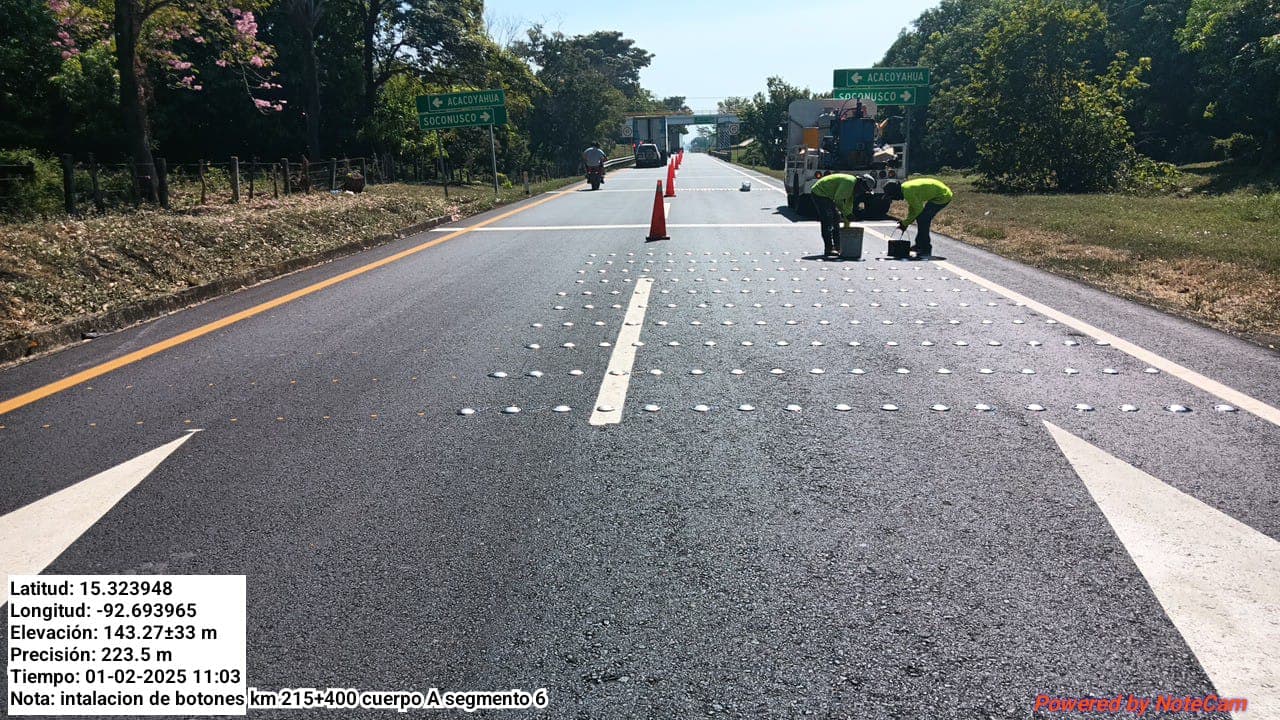Personal de FAMA trabajando en infraestructura vial